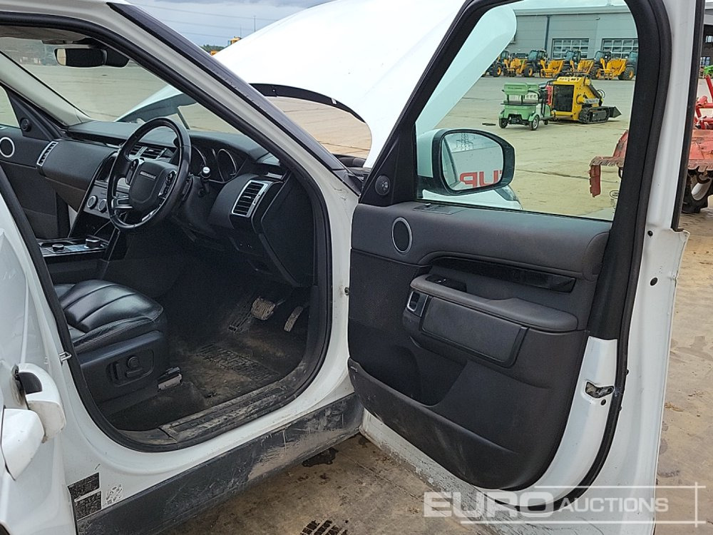 SUV 2019 Land Rover Discovery: photos 26