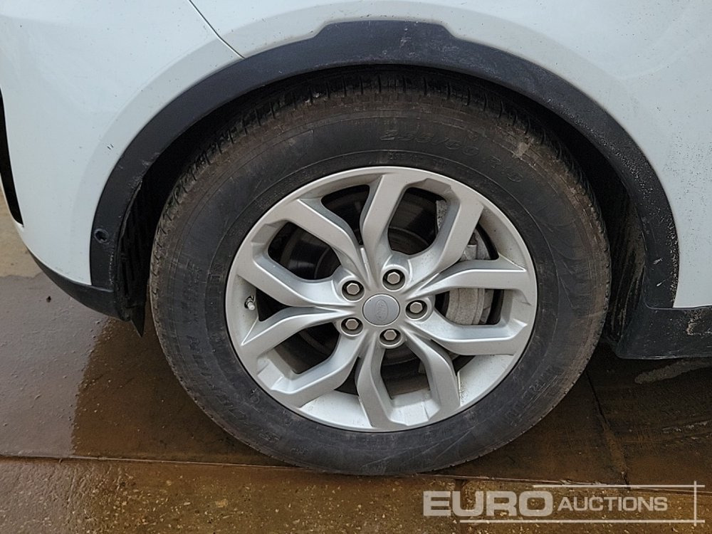 SUV 2019 Land Rover Discovery: photos 9