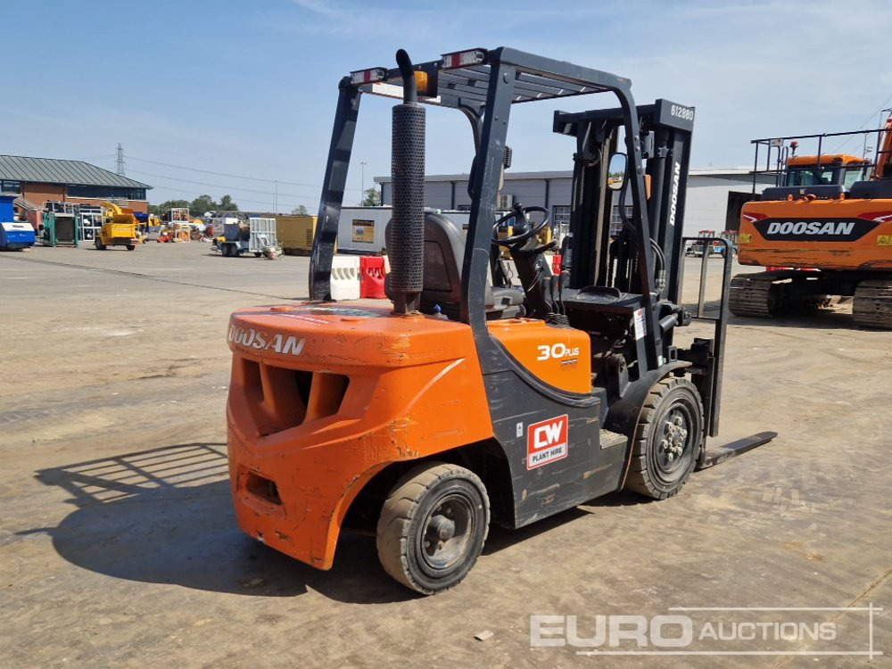 2020 Doosan D30GP - Chariot élévateur: photos 5 2020 Doosan D30GP - Chariot élévateur: photos 5