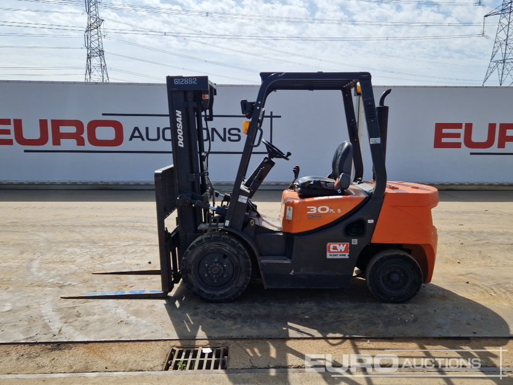 2020 Doosan D30GP - Chariot élévateur: photos 2 2020 Doosan D30GP - Chariot élévateur: photos 2