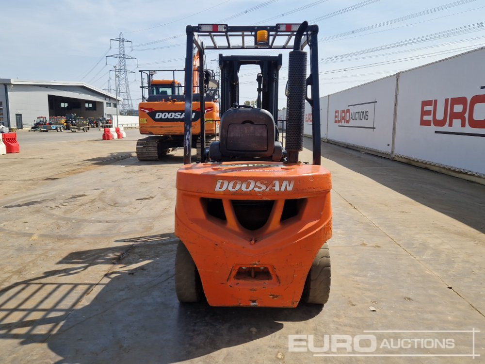 2020 Doosan D30GP - Chariot élévateur: photos 4 2020 Doosan D30GP - Chariot élévateur: photos 4