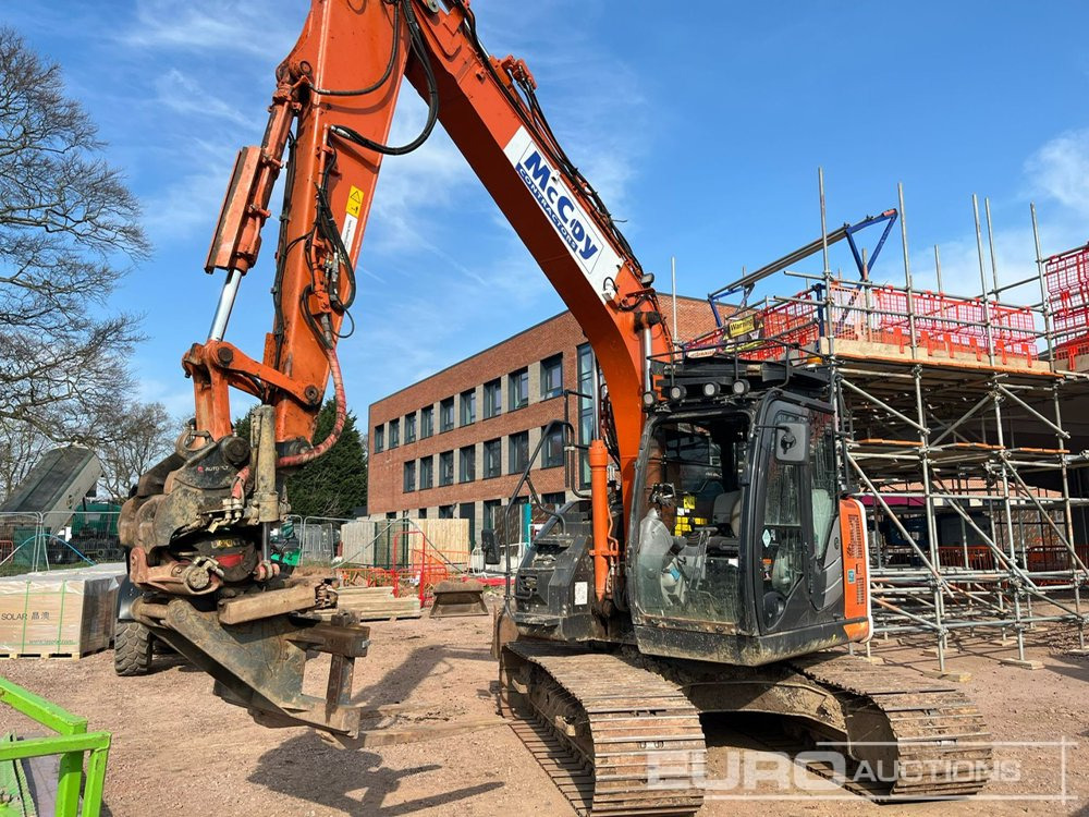 2020 Hitachi ZX135USBL-6 - Pelle sur chenille: photos 1 2020 Hitachi ZX135USBL-6 - Pelle sur chenille: photos 1