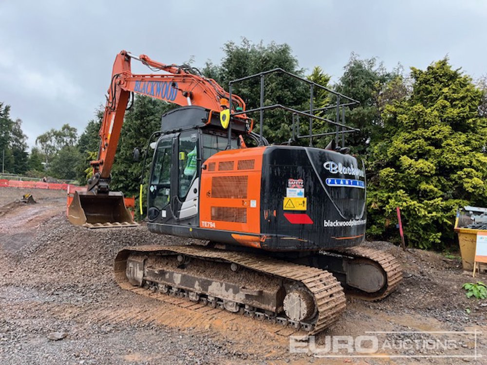 2021 Hitachi ZX225USRLC-6 - Pelle sur chenille: photos 3 2021 Hitachi ZX225USRLC-6 - Pelle sur chenille: photos 3