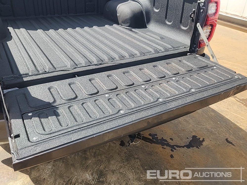 Pick-up 2021 Toyota Hilux Invincible X: photos 31