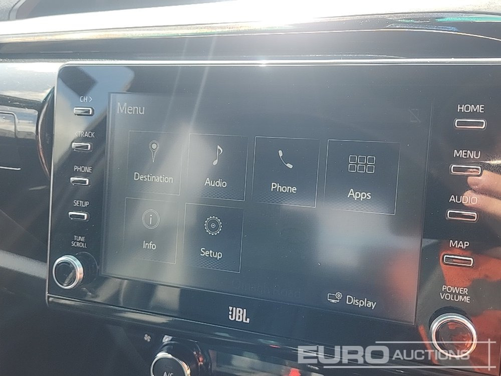 Pick-up 2021 Toyota Hilux Invincible X: photos 39