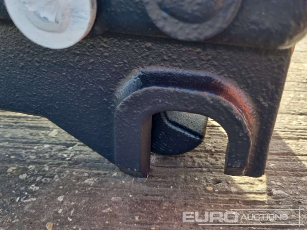 Attache rapide 2023 Manual QH 45mm Pin to suit 4-6 Ton Excavator: photos 9 Attache rapide 2023 Manual QH 45mm Pin to suit 4-6 Ton Excavator: photos 9