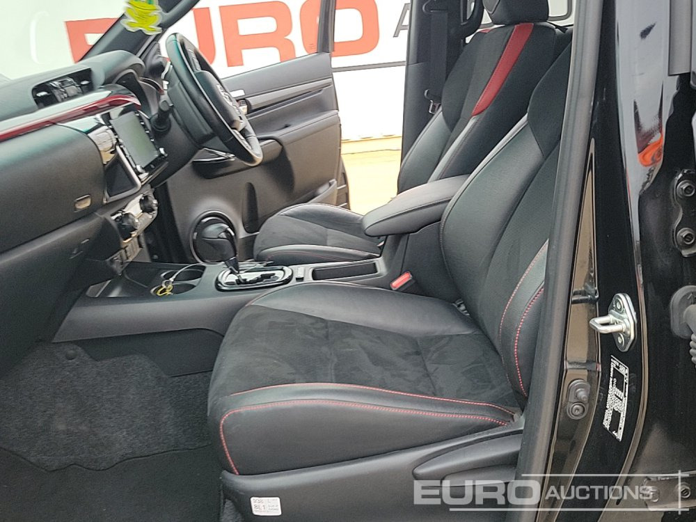 Pick-up 2023 Toyota Hilux GR Sport: photos 29