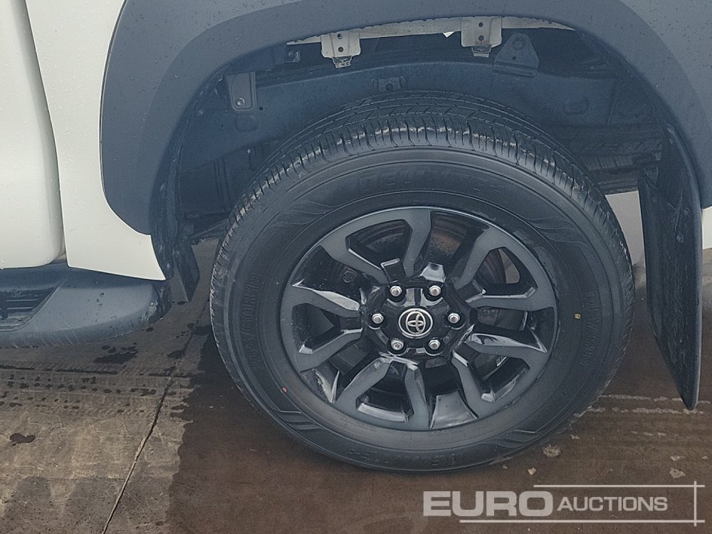 Pick-up 2023 Toyota Hilux: photos 10