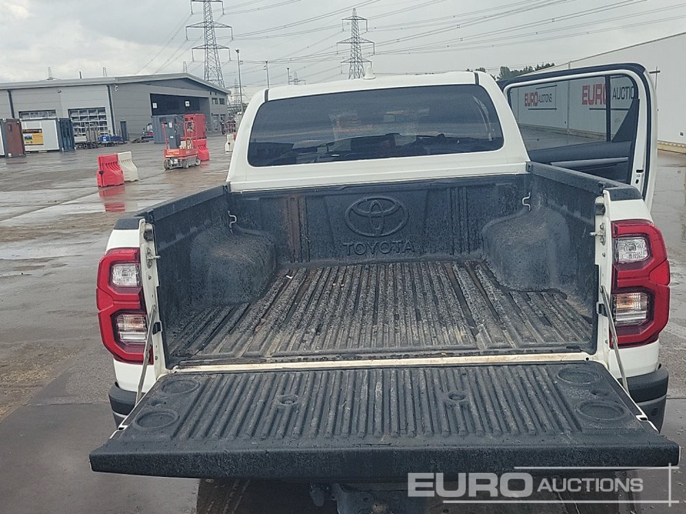 Pick-up 2023 Toyota Hilux: photos 15