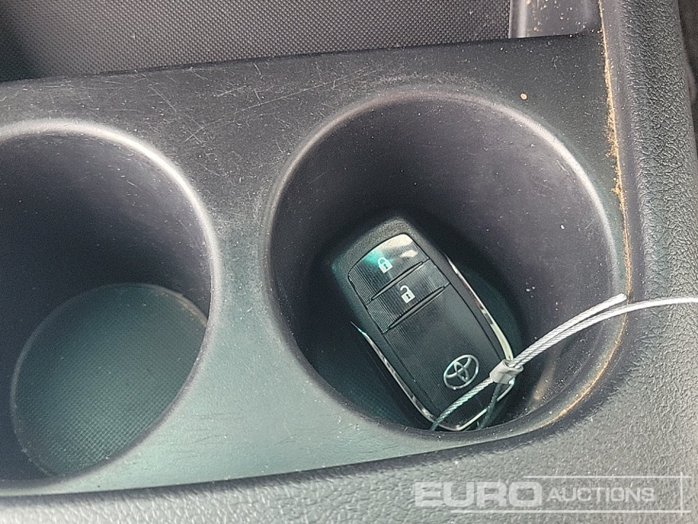 Pick-up 2023 Toyota Hilux: photos 35