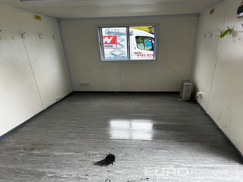 21-foot x 8-foot Office (Cannot Be Reconsigned) - Conteneur maritime: photos 3 21-foot x 8-foot Office (Cannot Be Reconsigned) - Conteneur maritime: photos 3