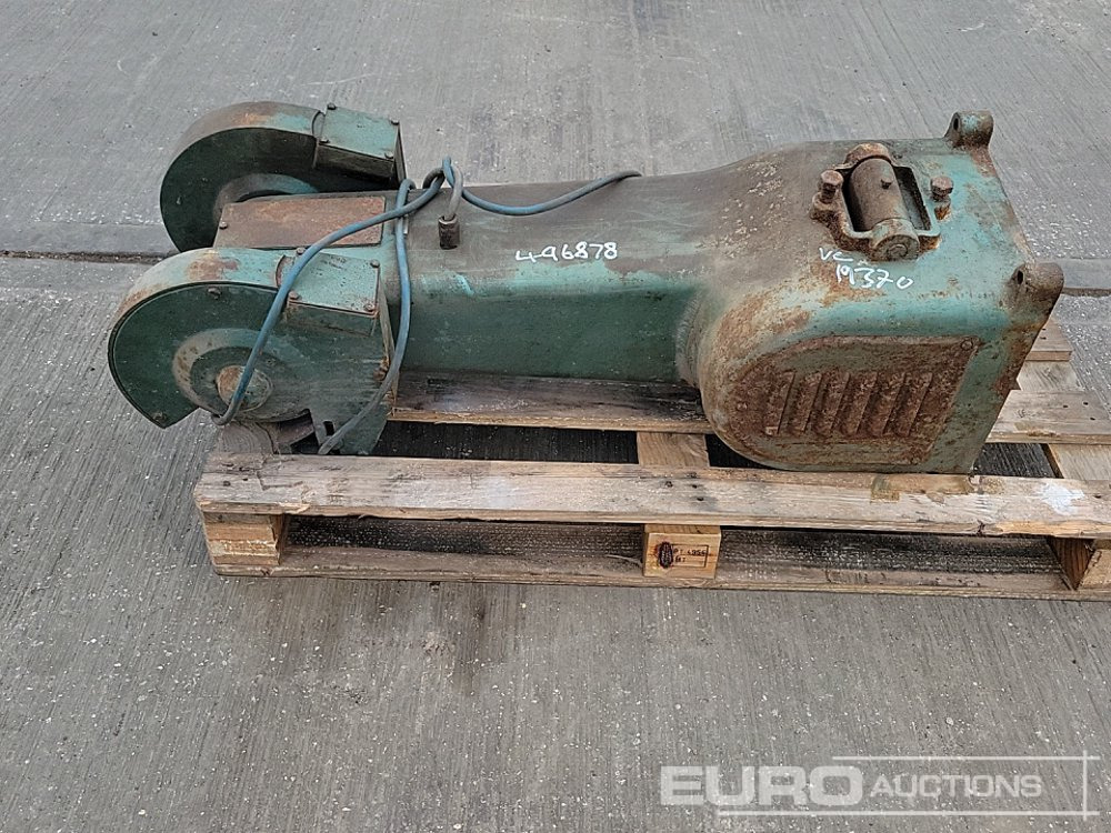 230Volt Pedestal Grinder - Matériel de chantier: photos 2 230Volt Pedestal Grinder - Matériel de chantier: photos 2