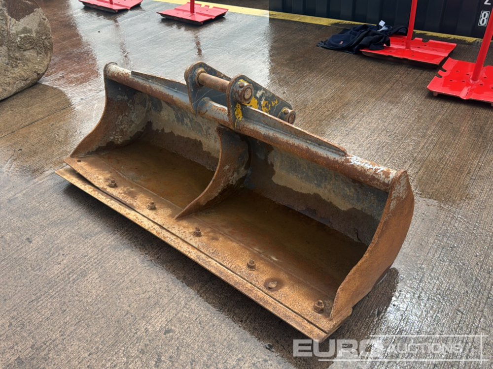 60" Strickland Ditching Bucket 45mm Pin to suit 4-6 Ton Excavator - Godet: photos 1 60" Strickland Ditching Bucket 45mm Pin to suit 4-6 Ton Excavator - Godet: photos 1