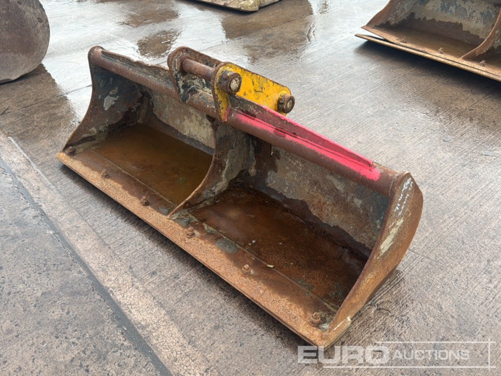 60" Strickland Ditching Bucket 45mm Pin to suit 4-6 Ton Excavator - Godet: photos 1 60" Strickland Ditching Bucket 45mm Pin to suit 4-6 Ton Excavator - Godet: photos 1