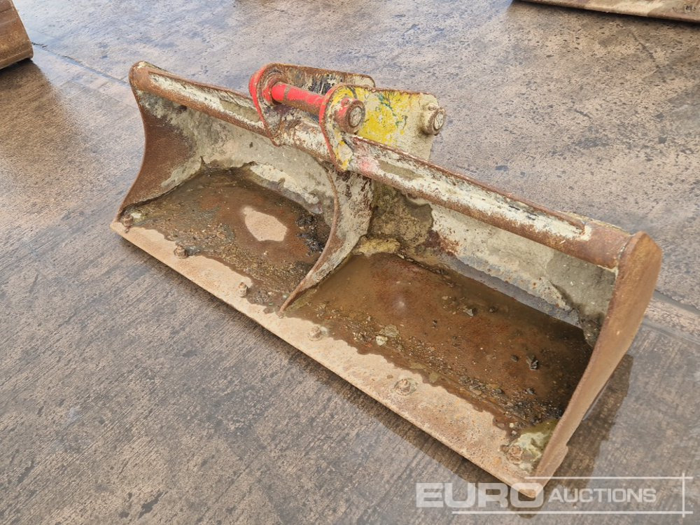 60" Strickland Ditching Bucket 45mm Pin to suit 4-6 Ton Excavator - Godet: photos 1 60" Strickland Ditching Bucket 45mm Pin to suit 4-6 Ton Excavator - Godet: photos 1