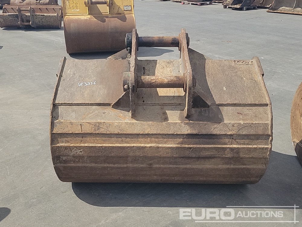 62" Digging Bucket 80mm Pin to suit 20 Ton Excavator - Godet: photos 4 62" Digging Bucket 80mm Pin to suit 20 Ton Excavator - Godet: photos 4