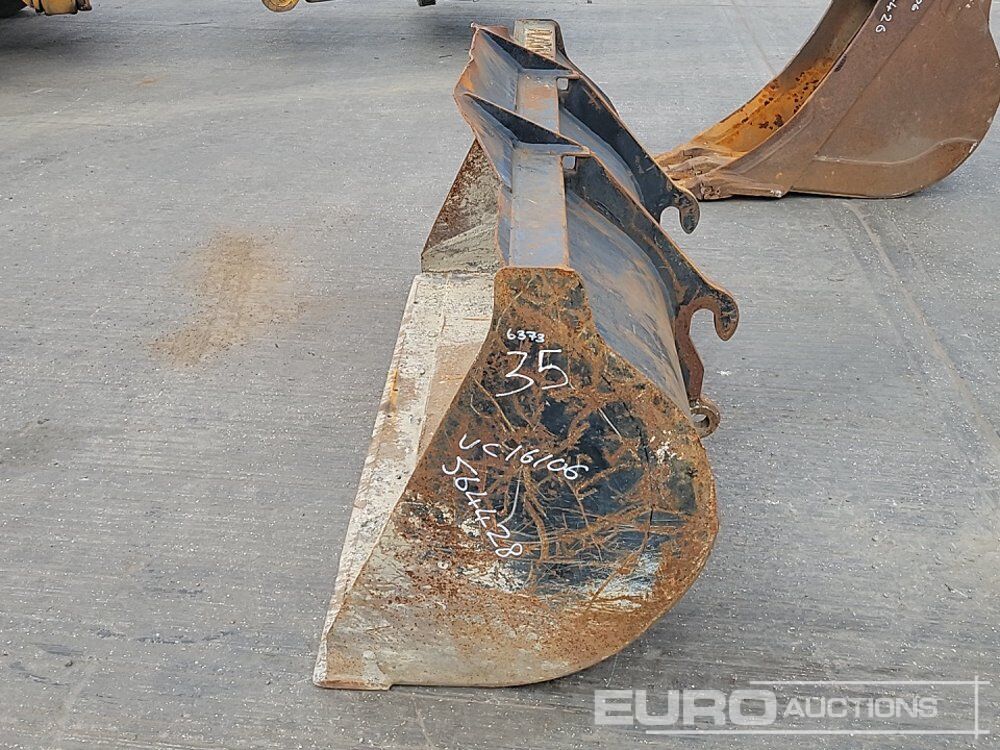 70" Loading Bucket to suit Telehandler - Godet: photos 2 70" Loading Bucket to suit Telehandler - Godet: photos 2