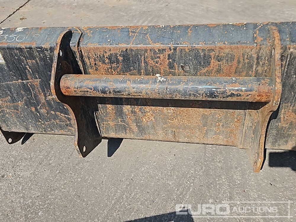 Godet 72" Loading Bucket to suit Telehandler: photos 11