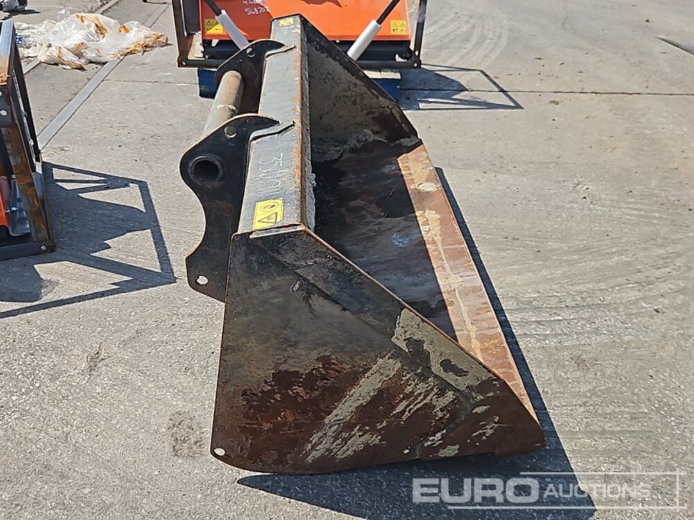 Godet 72" Loading Bucket to suit Telehandler: photos 6