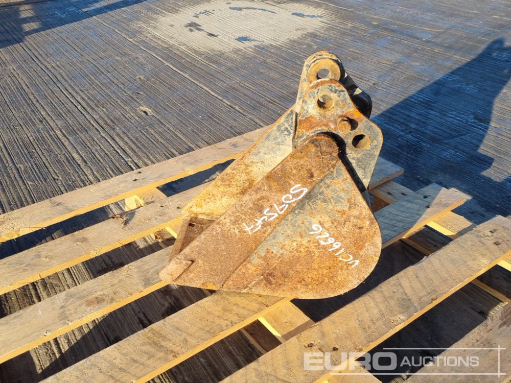 8" Digging Bucket 25mm Pin to suit Mini Excavator - Godet: photos 2 8" Digging Bucket 25mm Pin to suit Mini Excavator - Godet: photos 2