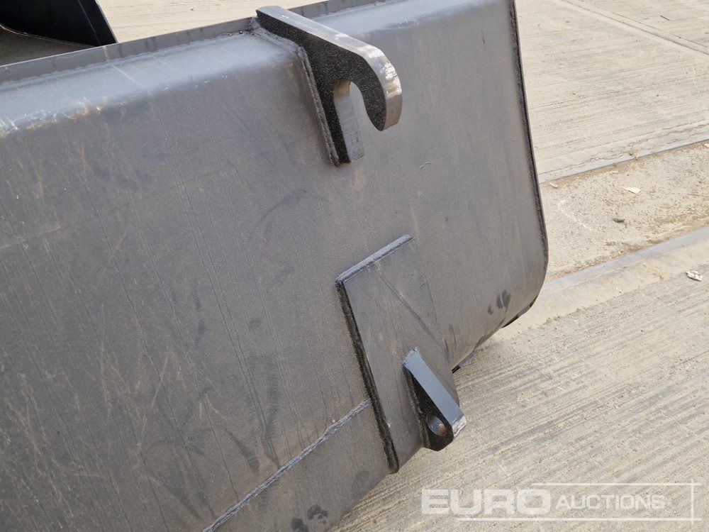 Godet neuf 90" Loading Bucket to suit Telehandler: photos 10 Godet neuf 90" Loading Bucket to suit Telehandler: photos 10