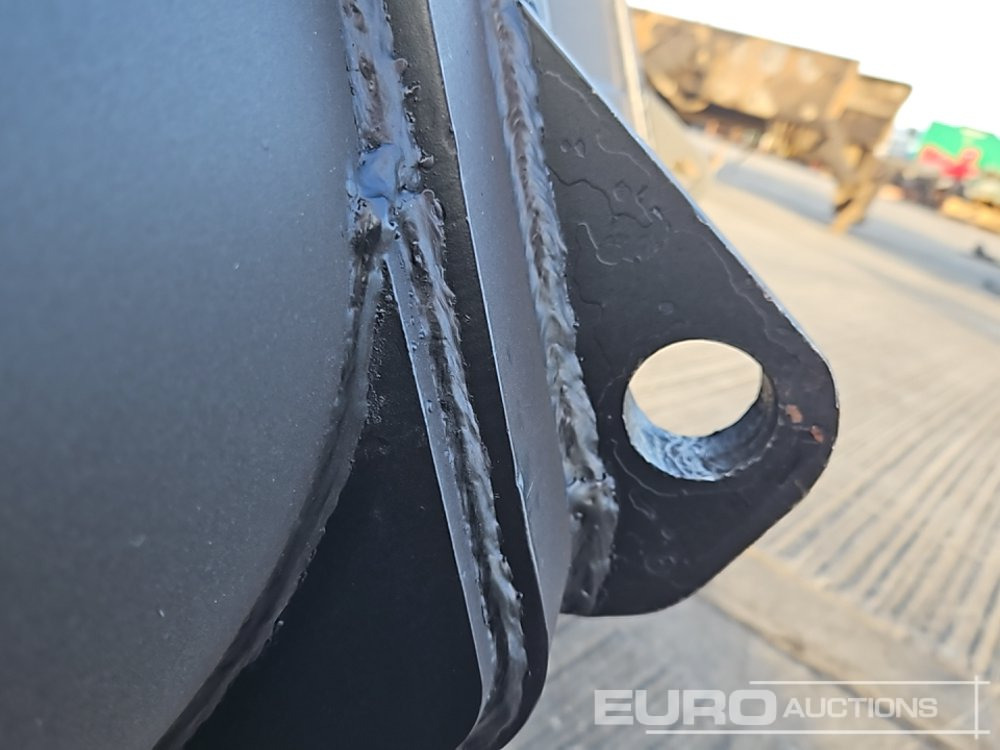 Godet neuf 90" Loading Bucket to suit Telehandler: photos 17 Godet neuf 90" Loading Bucket to suit Telehandler: photos 17