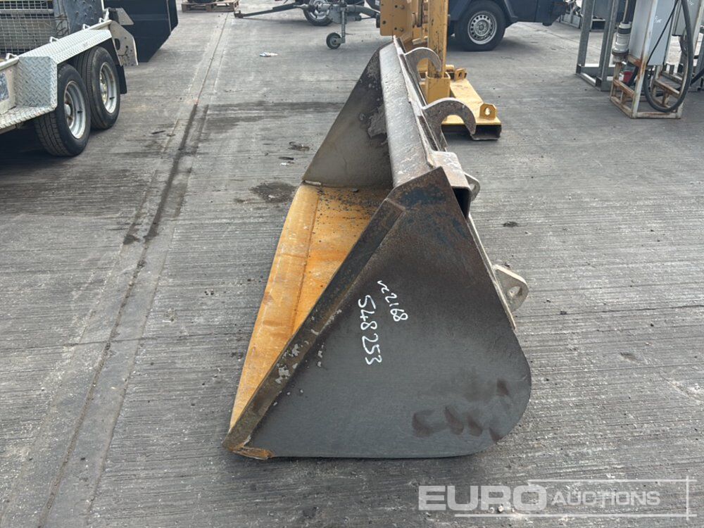 90" Loading Bucket to suit Telehandler - Godet: photos 4 90" Loading Bucket to suit Telehandler - Godet: photos 4