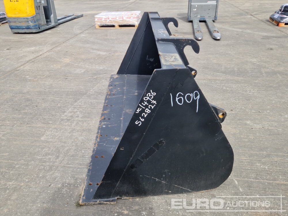 90" Loading Bucket to suit Telehandler - Godet: photos 2 90" Loading Bucket to suit Telehandler - Godet: photos 2