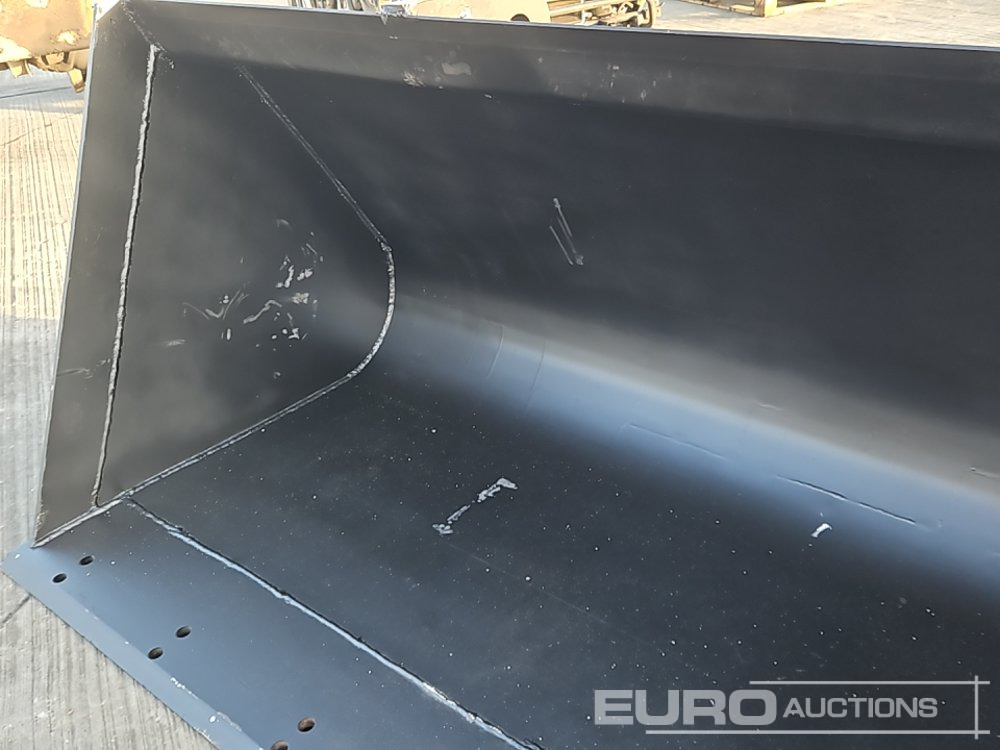 Godet neuf 90" Loading Bucket to suit Telehandler: photos 12 Godet neuf 90" Loading Bucket to suit Telehandler: photos 12