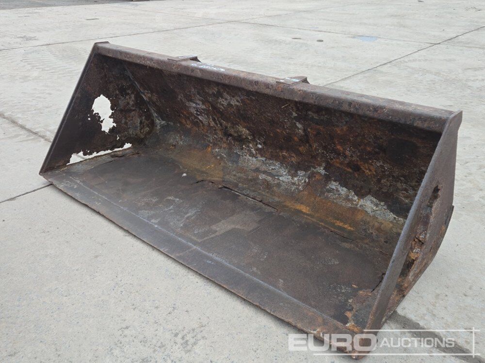 92" Loading Bucket to suit Manitou Telehandler - Godet: photos 1 92" Loading Bucket to suit Manitou Telehandler - Godet: photos 1