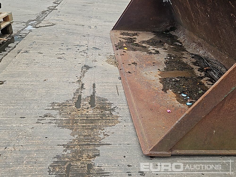Godet 92" Loading Bucket to suit Telehandler: photos 14