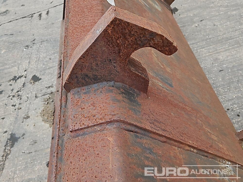 Godet 92" Loading Bucket to suit Telehandler: photos 11