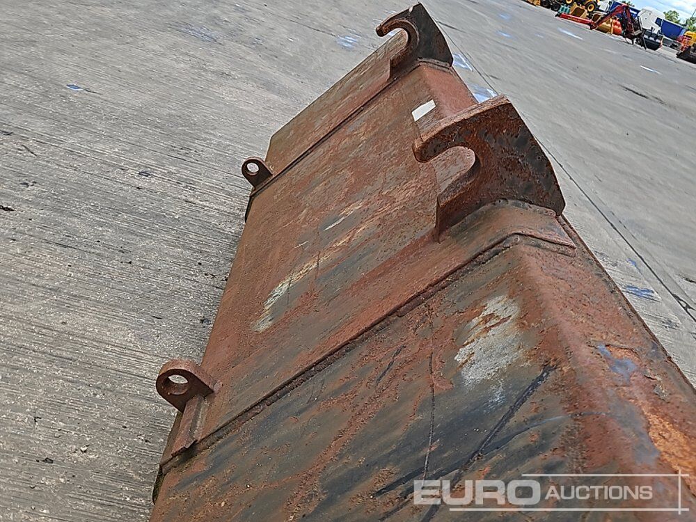 Godet 92" Loading Bucket to suit Telehandler: photos 8