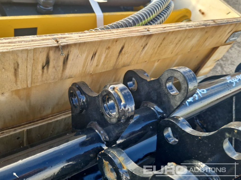 Accessoire pour Pelle Unused JPC Hydraulic Breaker, 32" Ditching Bucket, 8" Digging Bucket to suit Mini Excavator: photos 9 Accessoire pour Pelle Unused JPC Hydraulic Breaker, 32" Ditching Bucket, 8" Digging Bucket to suit Mini Excavator: photos 9