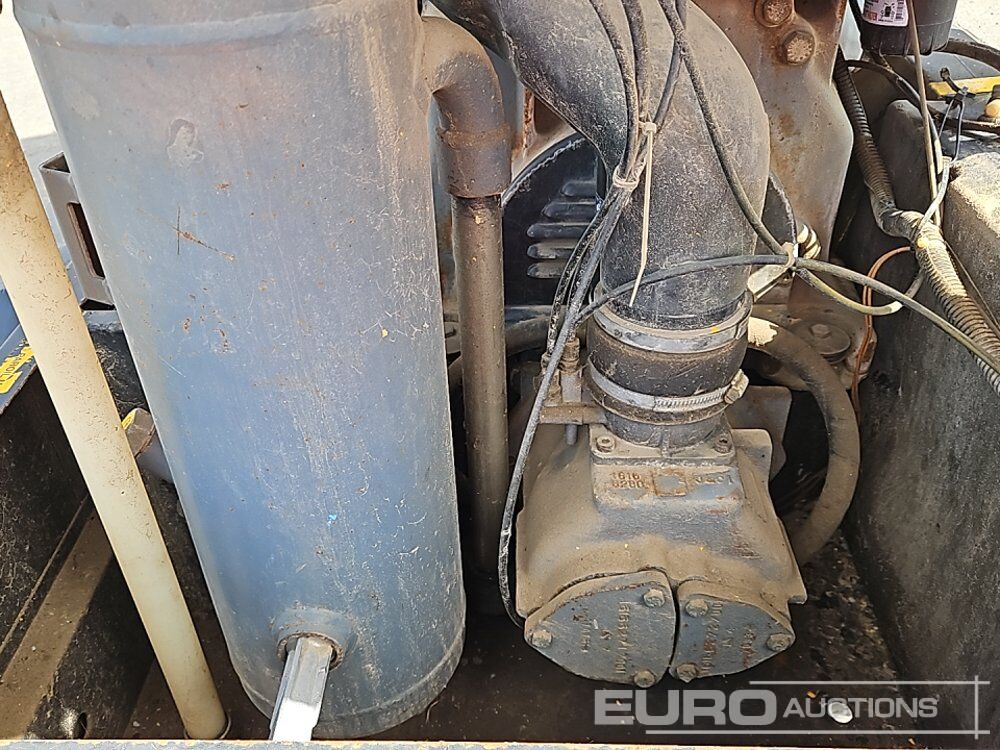 Compresseur d'air Altas Copco Single Axle Compressor: photos 25 Compresseur d'air Altas Copco Single Axle Compressor: photos 25