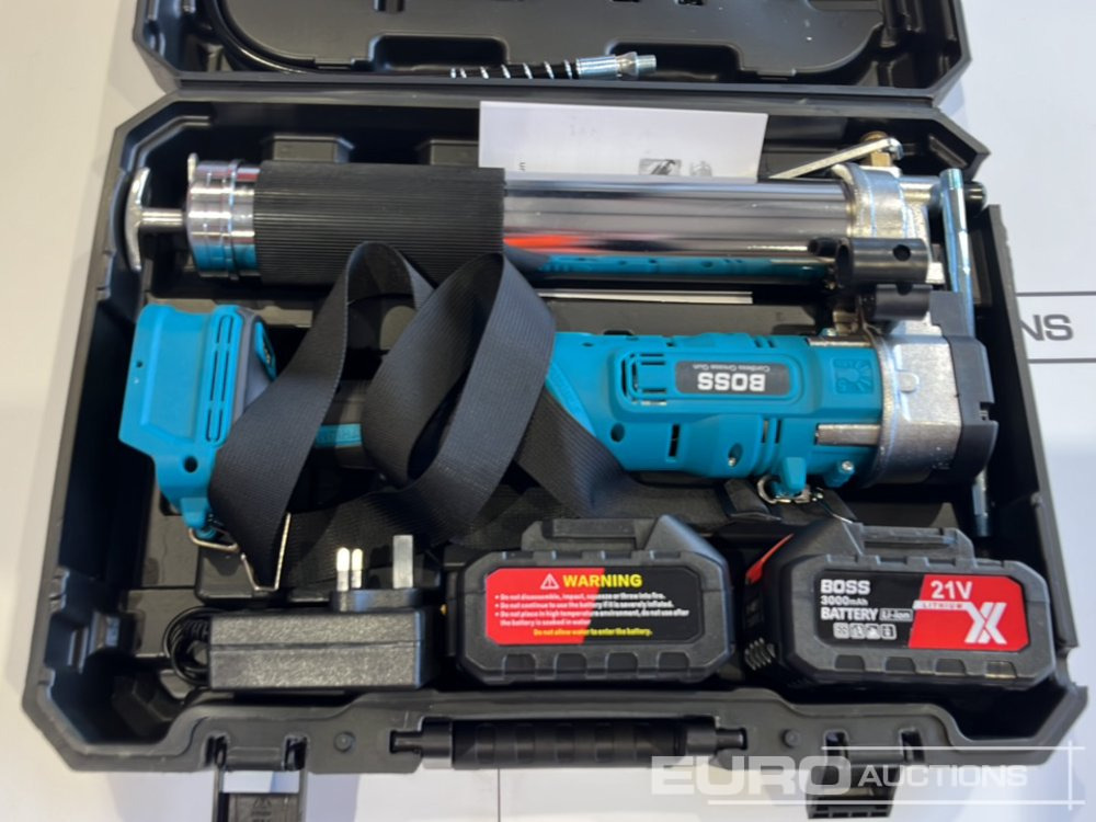 Boss 21 Volt Lithium Battery Cordless Grease Gun, 2 Batteries, Charger, Case, Shoulder Strap, Extension Pieces and Fittings - Matériel de chantier: photos 5 Boss 21 Volt Lithium Battery Cordless Grease Gun, 2 Batteries, Charger, Case, Shoulder Strap, Extension Pieces and Fittings - Matériel de chantier: photos 5