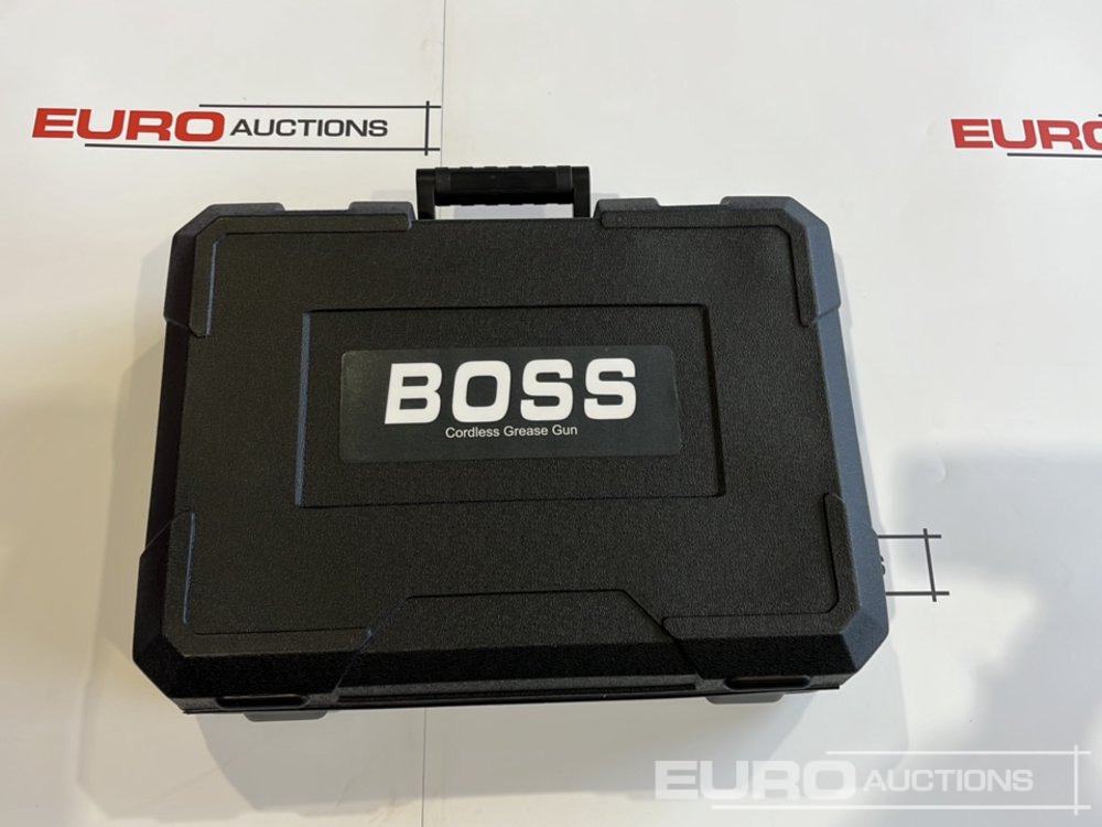 Boss 21 Volt Lithium Battery Cordless Grease Gun, 2 Batteries, Charger, Case, Shoulder Strap, Extension Pieces and Fittings - Matériel de chantier: photos 1 Boss 21 Volt Lithium Battery Cordless Grease Gun, 2 Batteries, Charger, Case, Shoulder Strap, Extension Pieces and Fittings - Matériel de chantier: photos 1