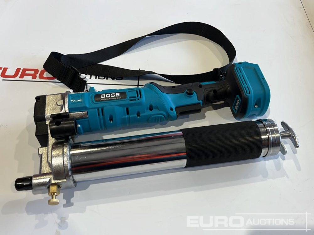 Matériel de chantier Boss 21 Volt Lithium Battery Cordless Grease Gun, 2 Batteries, Charger, Case, Shoulder Strap, Extension Pieces and Fittings: photos 10