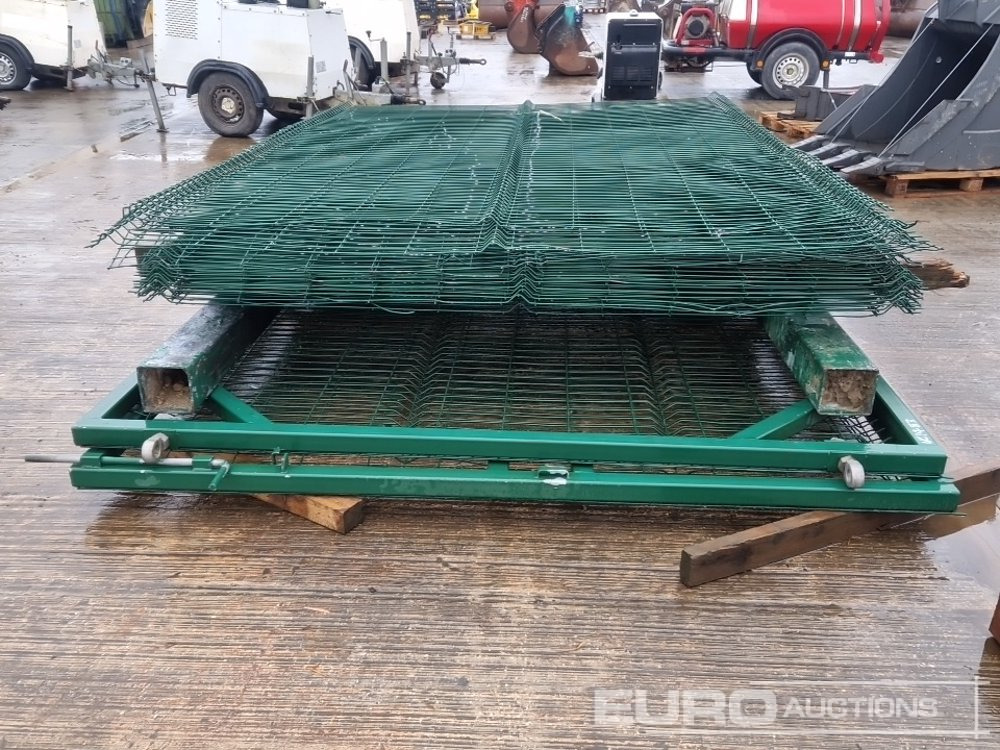 Bundle of Galvanised Fencing & Gate - Matériel de chantier: photos 2 Bundle of Galvanised Fencing & Gate - Matériel de chantier: photos 2