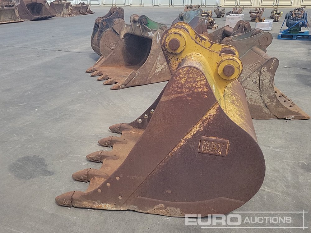 CAT 58" Digging Bucket 80mm Pin to suit 20 Ton Excavator - Godet: photos 2 CAT 58" Digging Bucket 80mm Pin to suit 20 Ton Excavator - Godet: photos 2