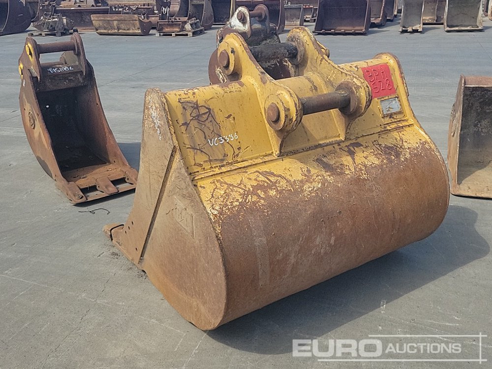 CAT 60" Digging Bucket 80mm Pin to suit 20 Ton Excavator - Godet: photos 3 CAT 60" Digging Bucket 80mm Pin to suit 20 Ton Excavator - Godet: photos 3