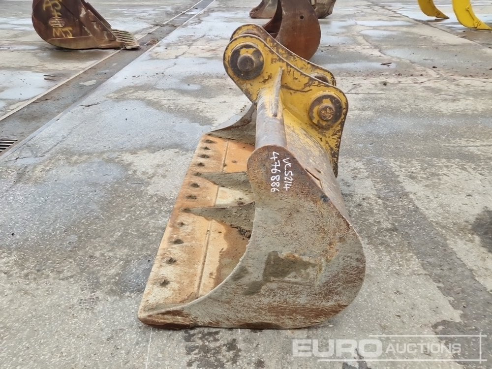 CAT 82" Ditching Bucket 80mm Pin to suit 20 Ton Excavator - Godet: photos 2 CAT 82" Ditching Bucket 80mm Pin to suit 20 Ton Excavator - Godet: photos 2