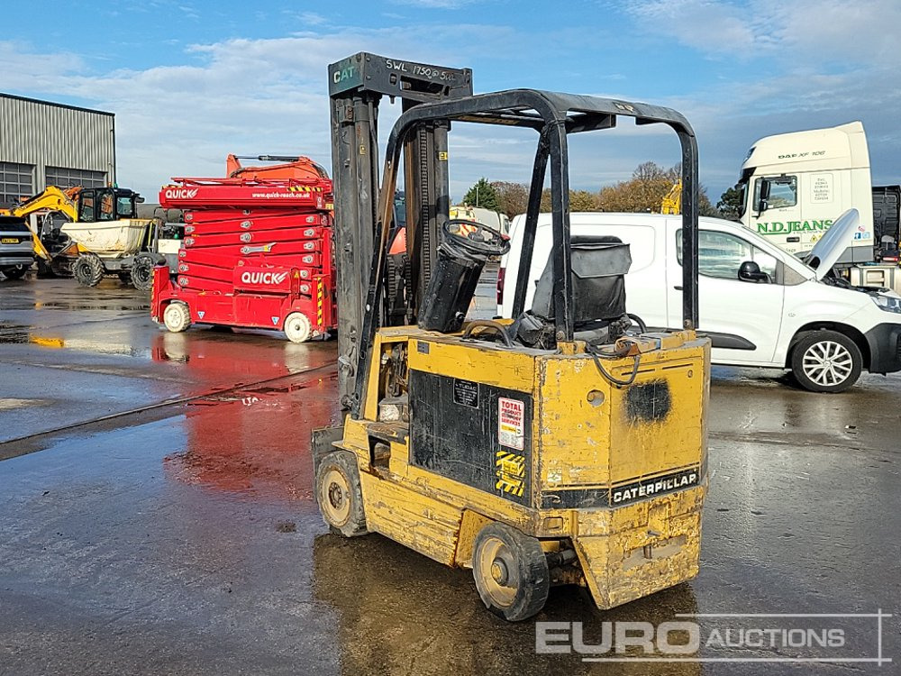 CAT M40D - Chariot élévateur: photos 3 CAT M40D - Chariot élévateur: photos 3