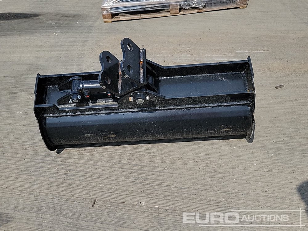 Captok 32" Hydraulic Tilting Bucket 25mm Pin to suit Mini Excavator - Godet: photos 4 Captok 32" Hydraulic Tilting Bucket 25mm Pin to suit Mini Excavator - Godet: photos 4