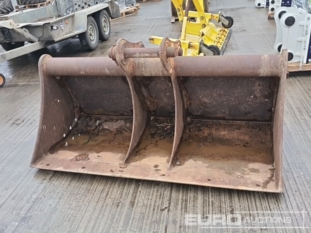 Case 72" Ditching Bucket 65mm Pin to suit 13 Ton Excavator - Godet: photos 2 Case 72" Ditching Bucket 65mm Pin to suit 13 Ton Excavator - Godet: photos 2