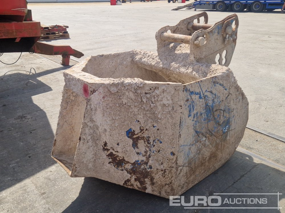Concrete Pouring Bucket 65mm Pin to suit 13 Ton Excavator - Godet: photos 1 Concrete Pouring Bucket 65mm Pin to suit 13 Ton Excavator - Godet: photos 1