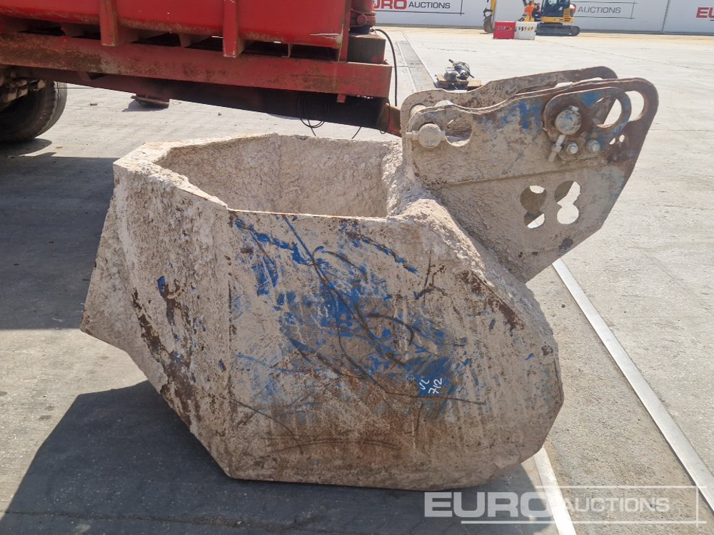 Concrete Pouring Bucket 65mm Pin to suit 13 Ton Excavator - Godet: photos 2 Concrete Pouring Bucket 65mm Pin to suit 13 Ton Excavator - Godet: photos 2