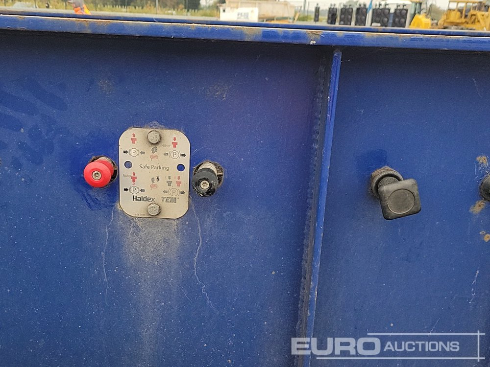 Semi-remorque plateau Dennison Trailers 4 Axle 40' Skeleton Trailer, Front Lift Axle, Twist Locks: photos 21