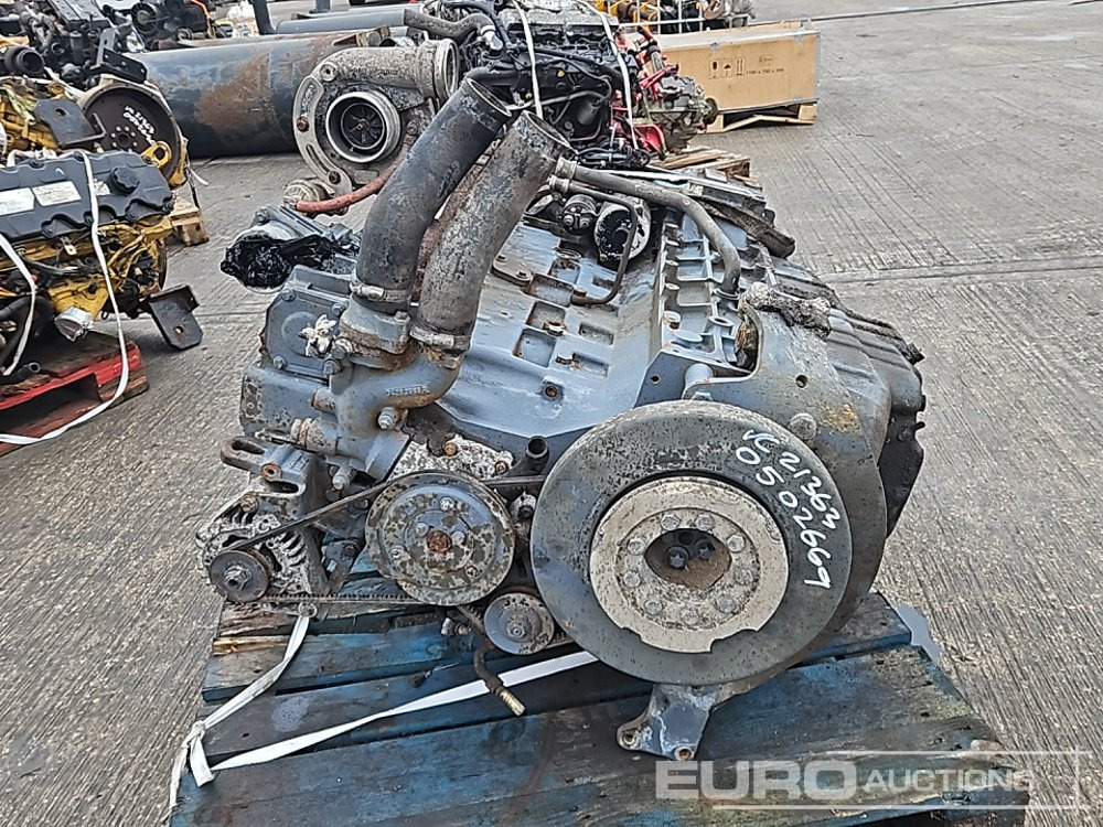Deutz 6 Cylinder Engine - Moteur: photos 2 Deutz 6 Cylinder Engine - Moteur: photos 2
