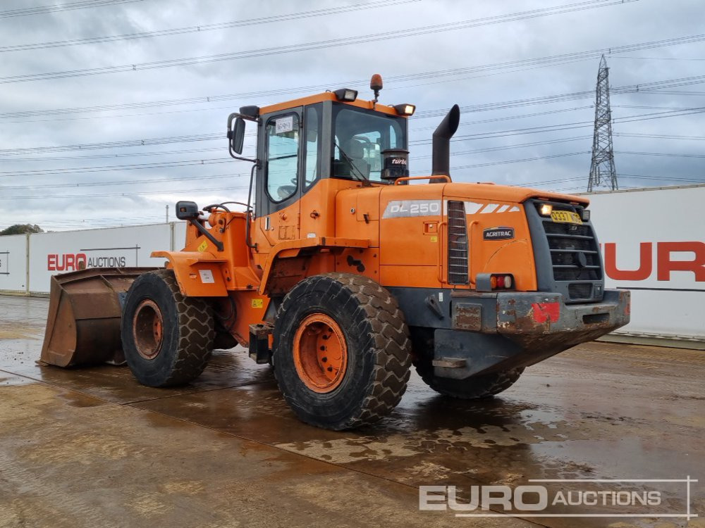 Doosan DL250 - Chargeuse sur pneus: photos 3 Doosan DL250 - Chargeuse sur pneus: photos 3